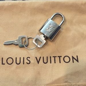 Louis Vuitton Lock & 2 keys #318